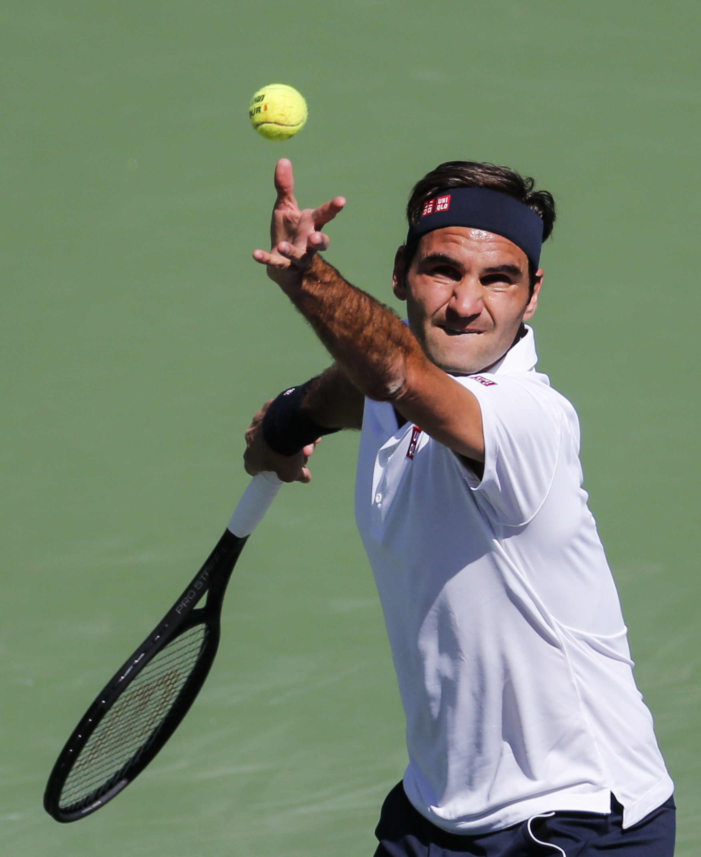 爱游戏全站费德勒在切尔西比赛中出色防守，精彩发挥引发热议！(费德勒切削球视频)